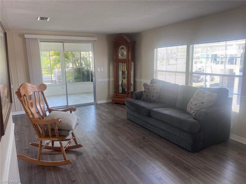 947 Strongbox DR-4