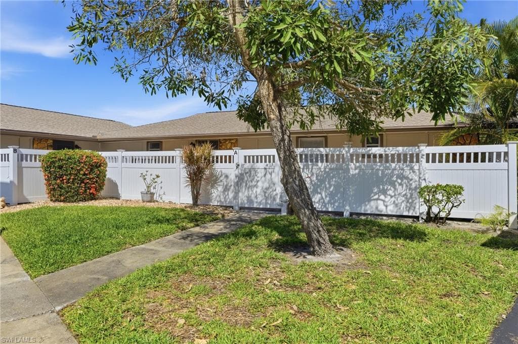 4289 Island CIR 1-5