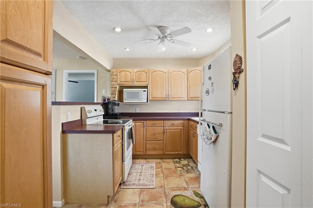 4289 Island CIR 1-15