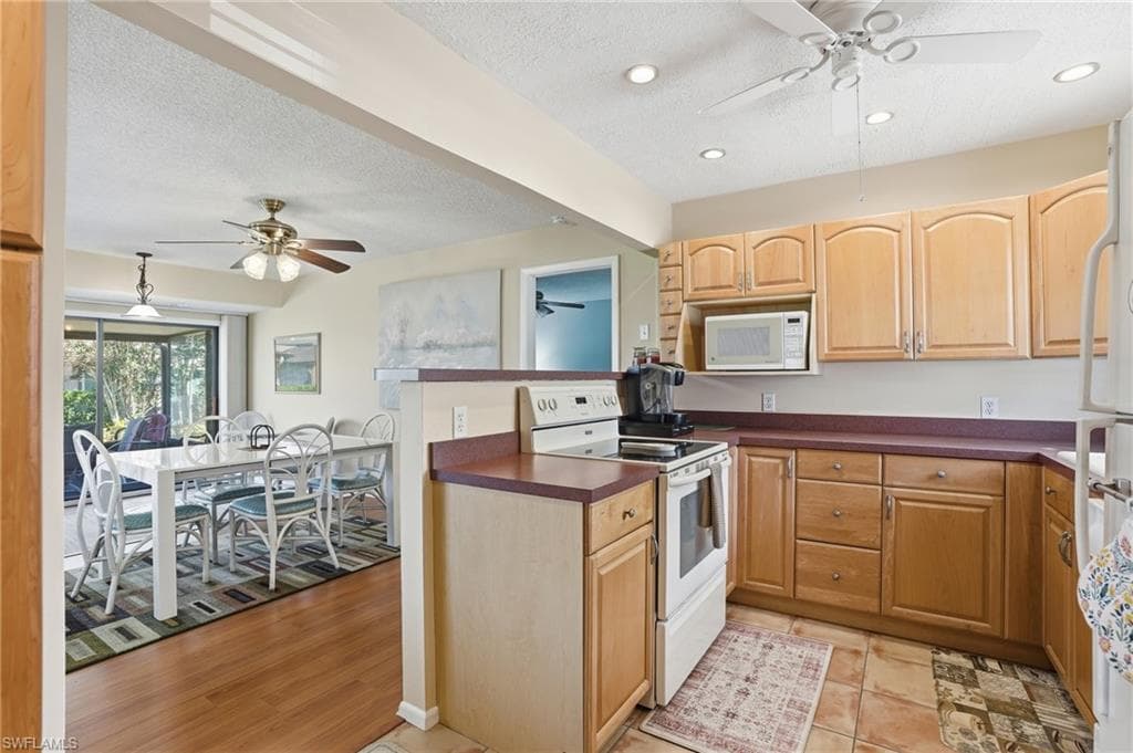 4289 Island CIR 1-14