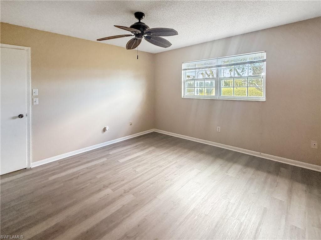 1398 Myerlee Country Club BLVD-15