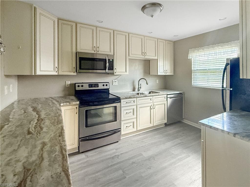 1398 Myerlee Country Club BLVD-4