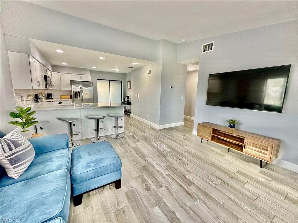 4903 Vincennes ST 210-1