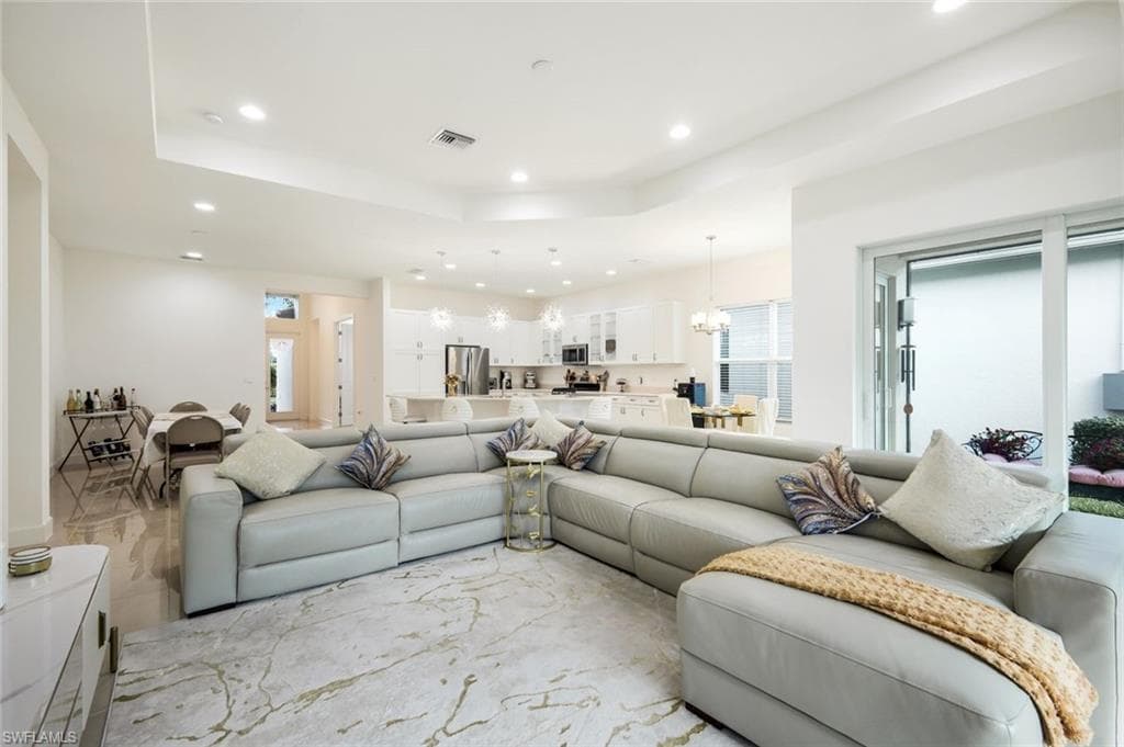 28604 Moraga LN-21