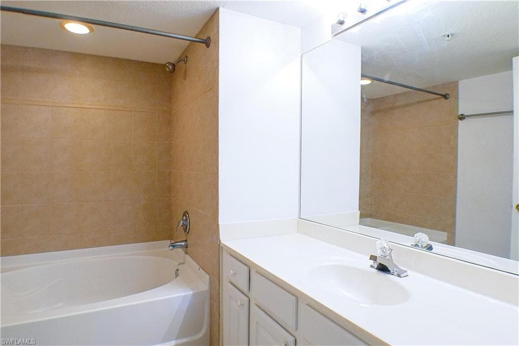 4113 residence DR 211-15