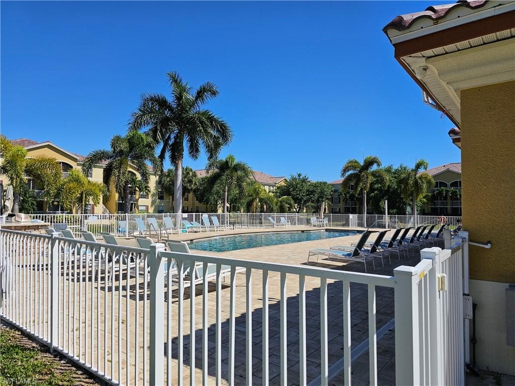 4113 residence DR 211-20