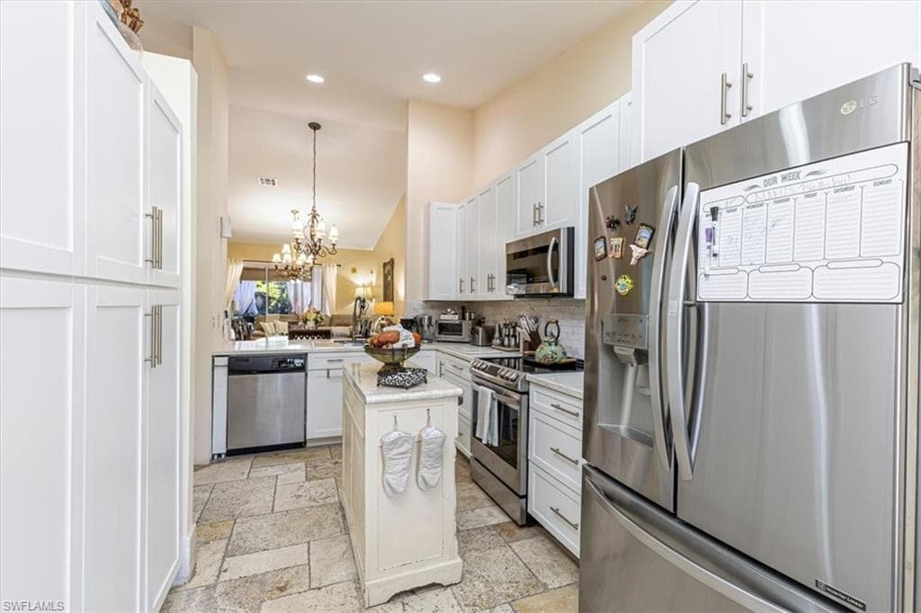 5205 Whitten DR-16