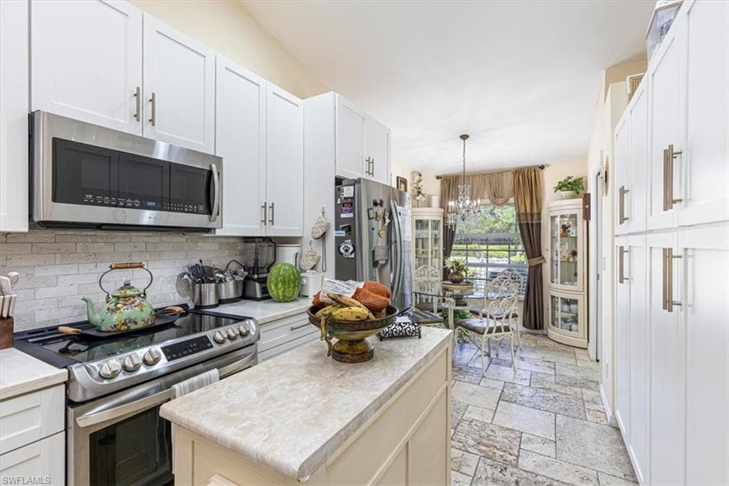 5205 Whitten DR-15