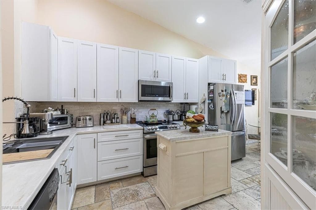 5205 Whitten DR-14