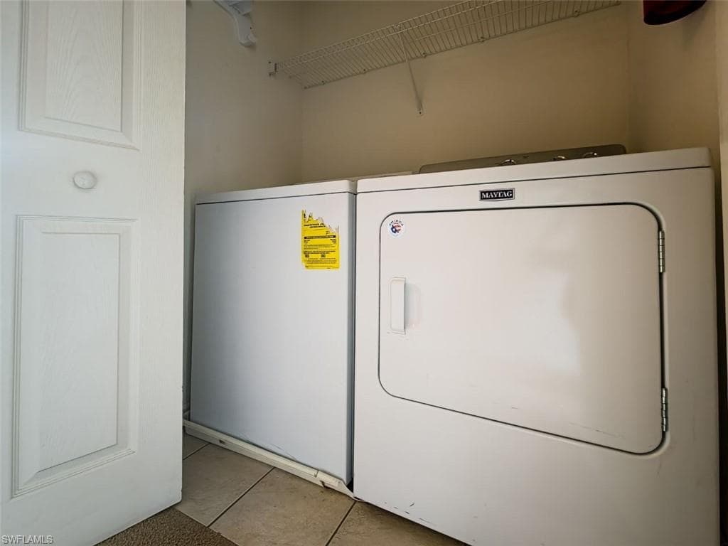 2332 SILVER PALM DR-17