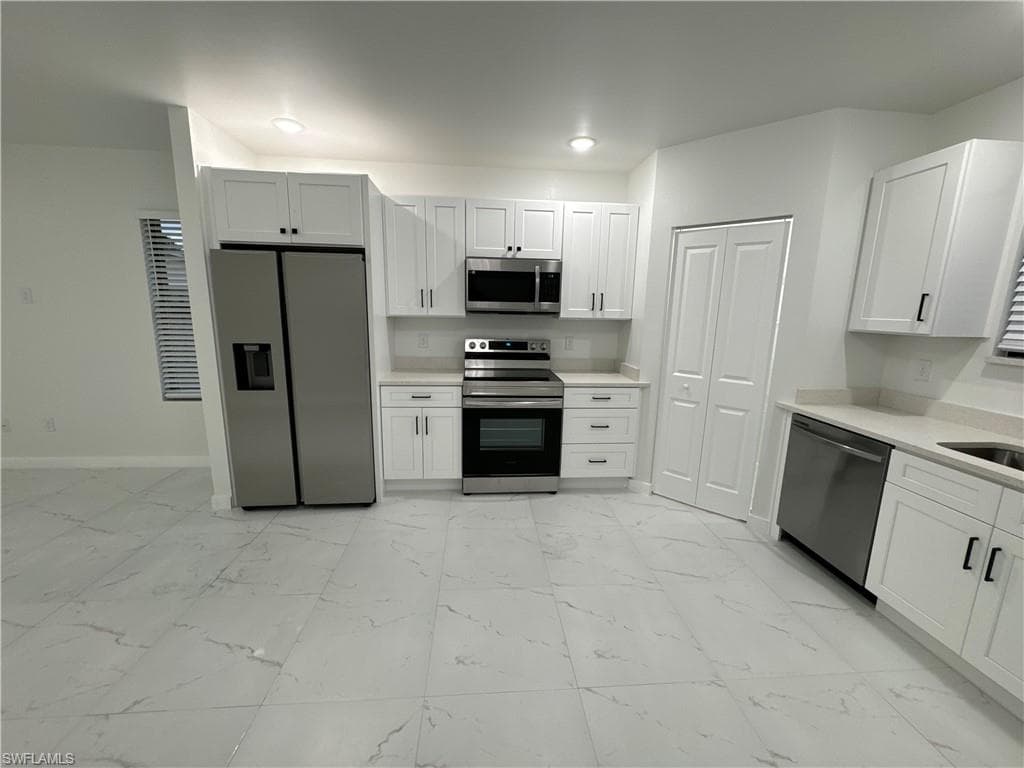 1775 Glenway CT-6