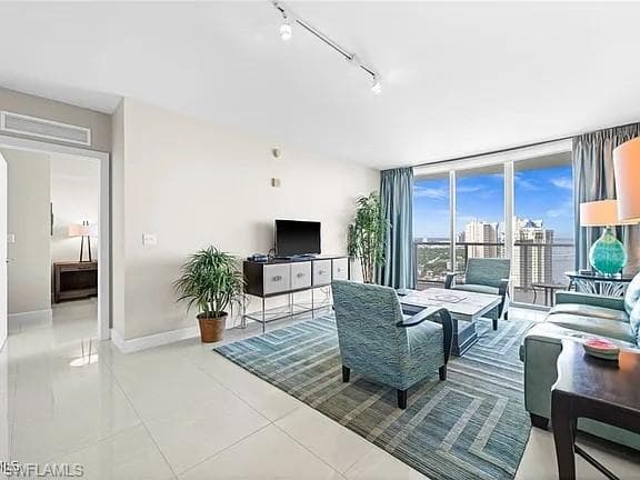 3000 Oasis Grand BLVD 2402-6
