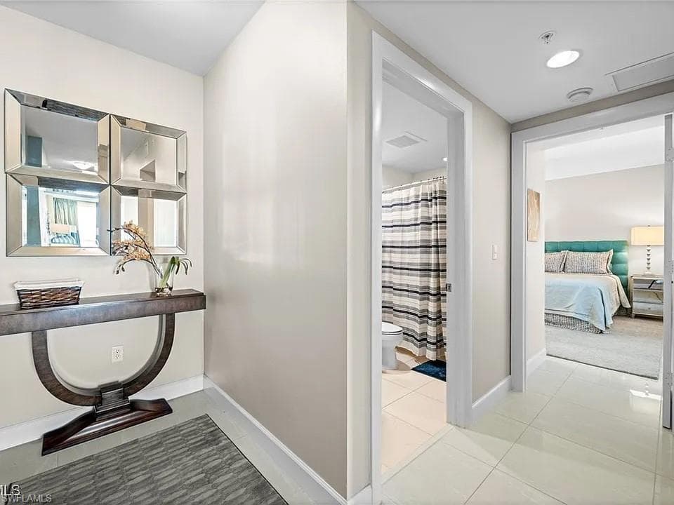 3000 Oasis Grand BLVD 2402-17