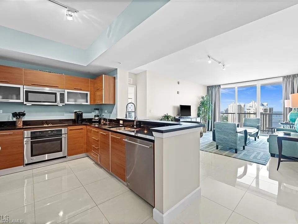 3000 Oasis Grand BLVD 2402-9
