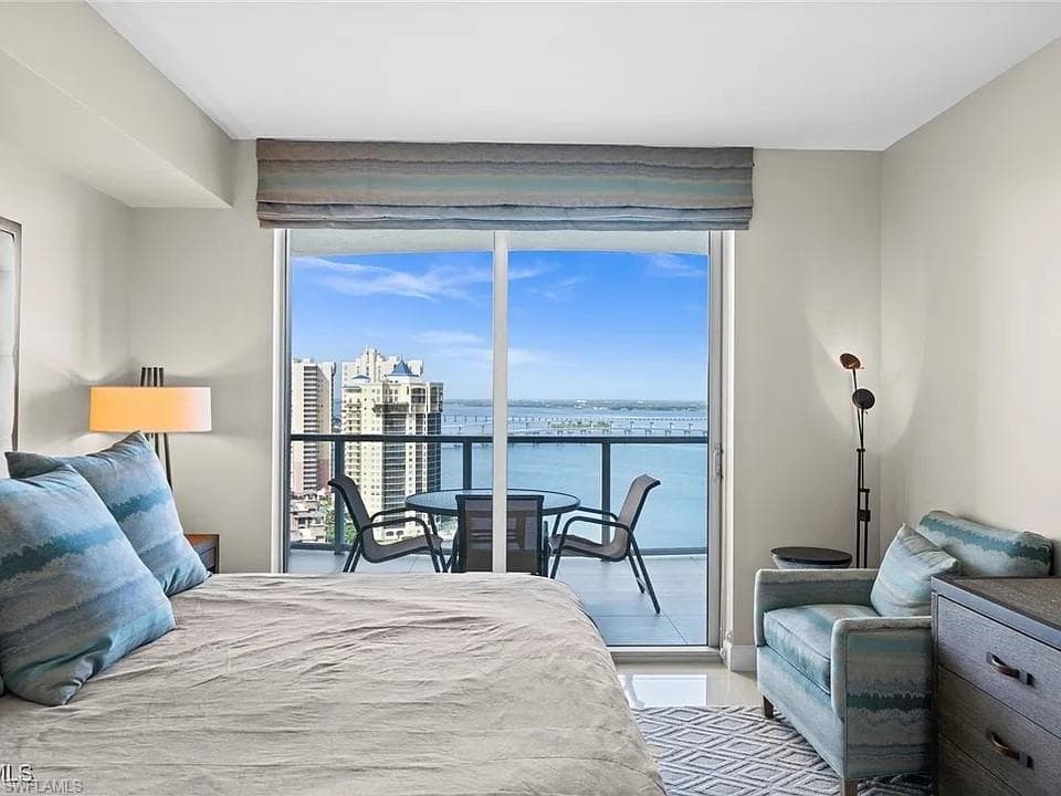 3000 Oasis Grand BLVD 2402-14