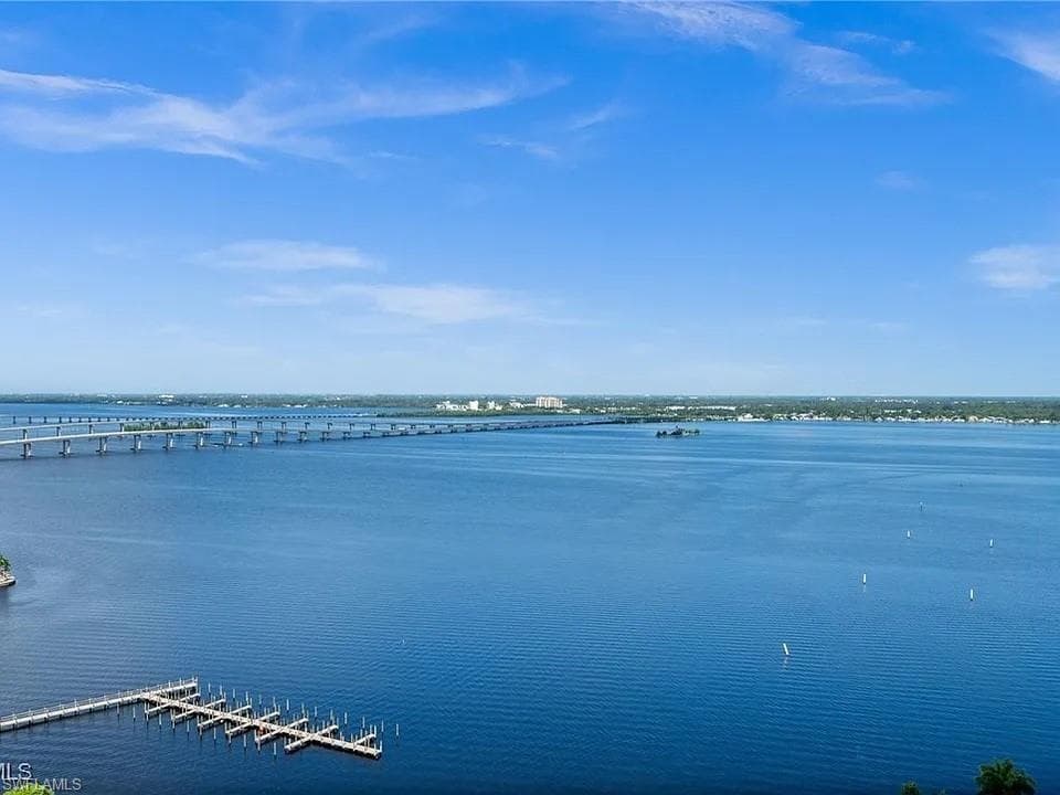 3000 Oasis Grand BLVD 2402-18