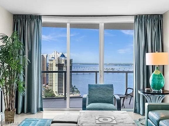 3000 Oasis Grand BLVD 2402-8