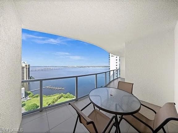 3000 Oasis Grand BLVD 2402-21