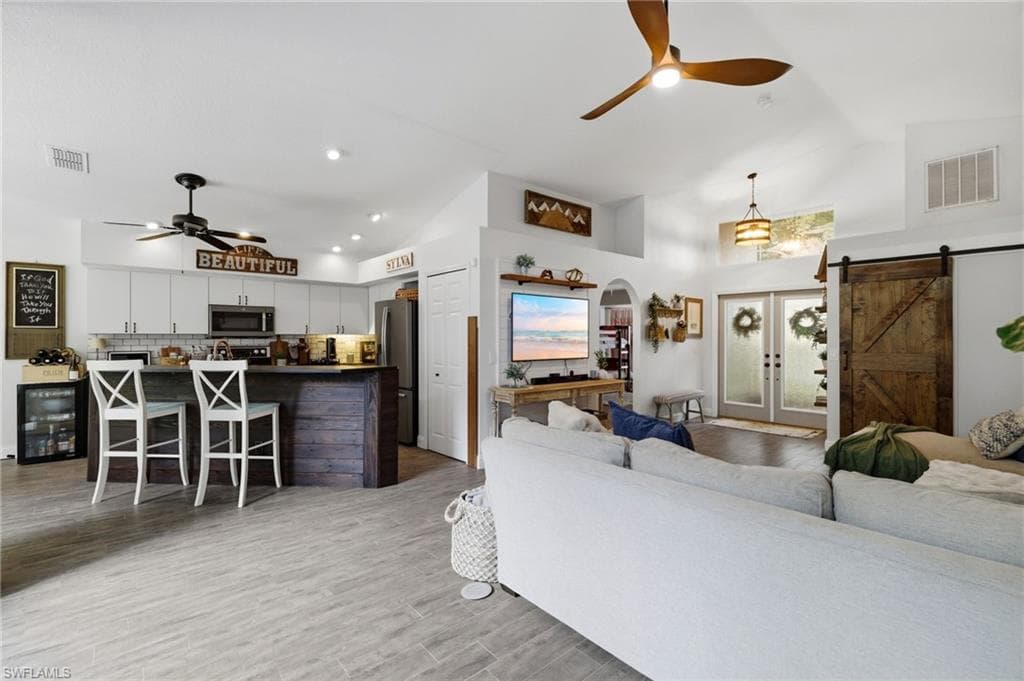 9801 Las Casas DR-6