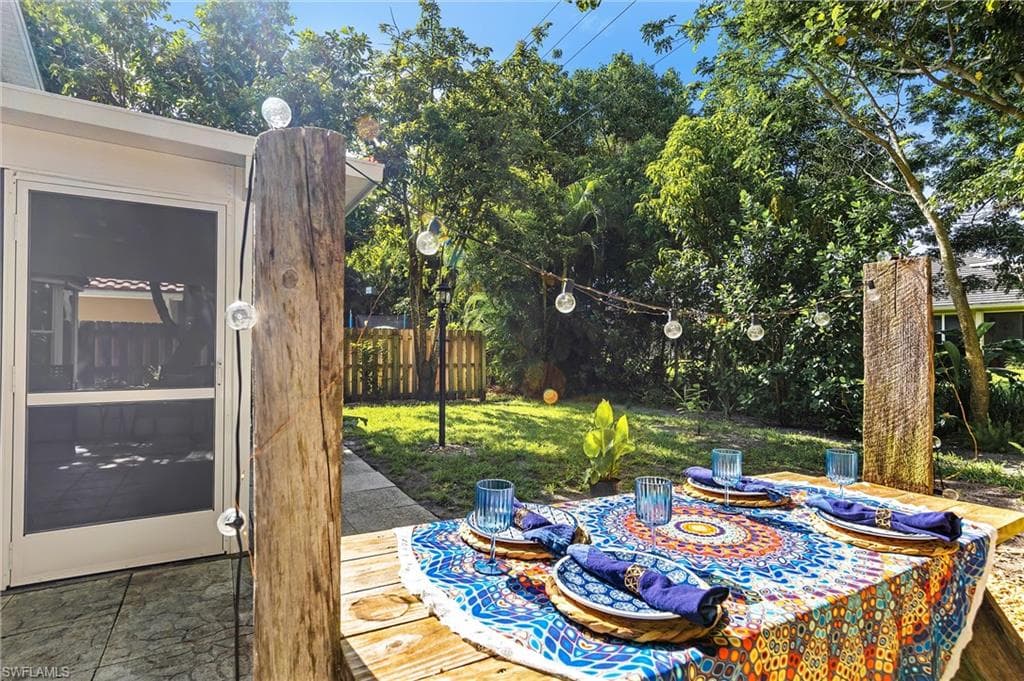 9801 Las Casas DR-27