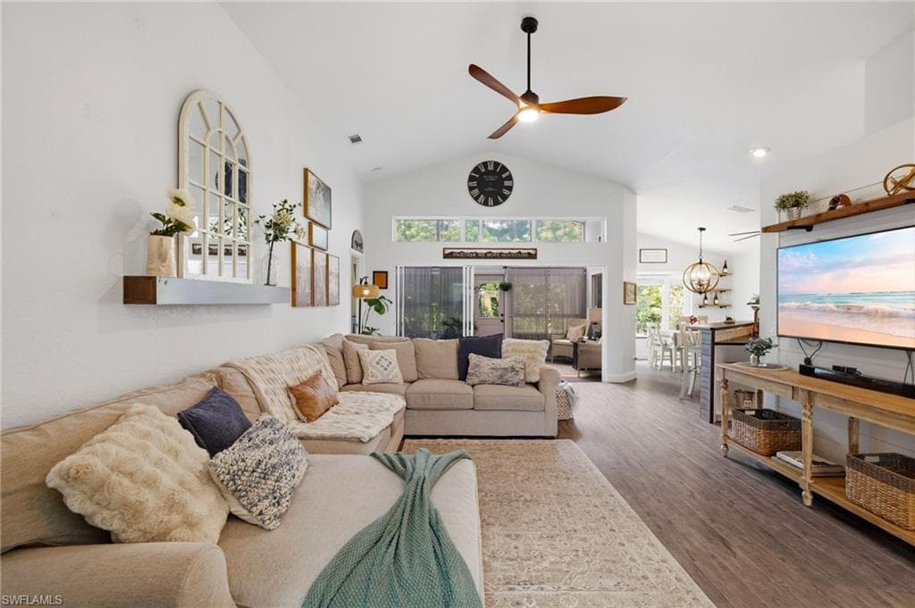 9801 Las Casas DR-4