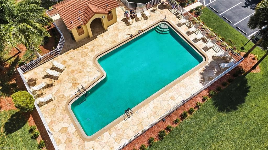 9801 Las Casas DR-32
