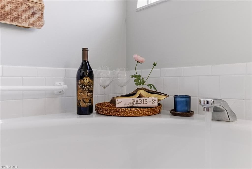 9801 Las Casas DR-20