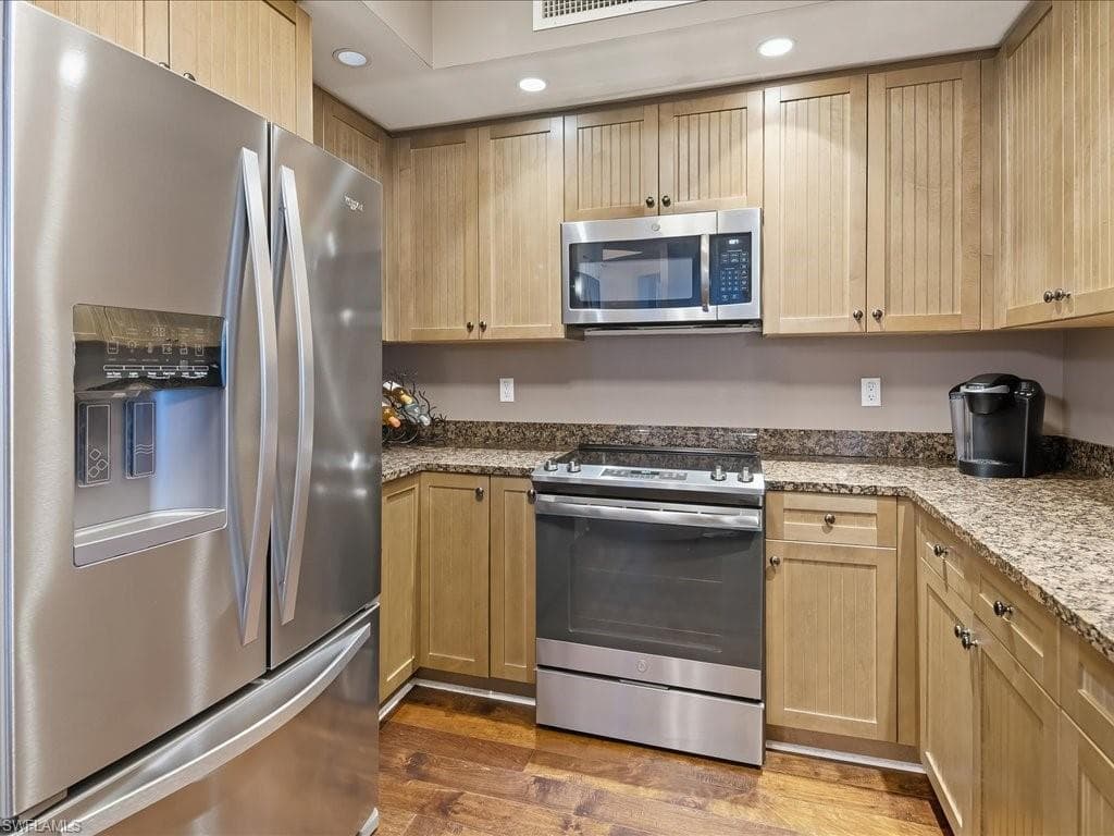 1065 Borghese LN 2005-11
