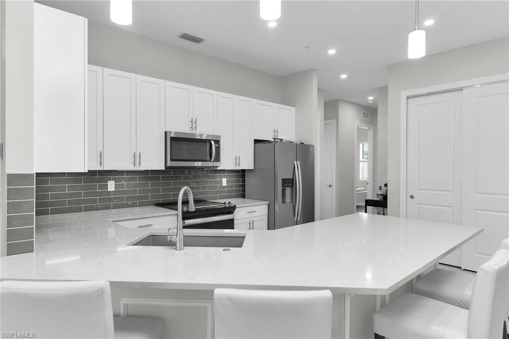 268 Indies DR E 202-1