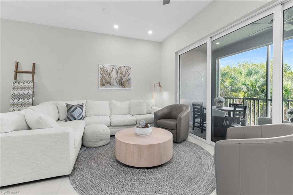 268 Indies DR E 202-11