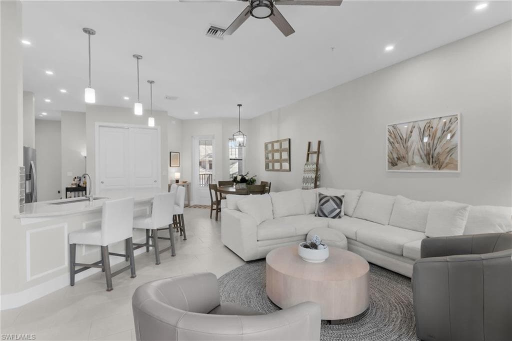 268 Indies DR E 202-8