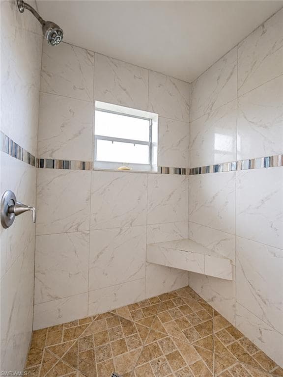 20 Hampton AVE-12