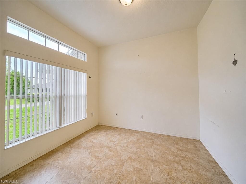 20 Hampton AVE-9