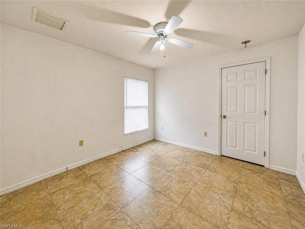20 Hampton AVE-10