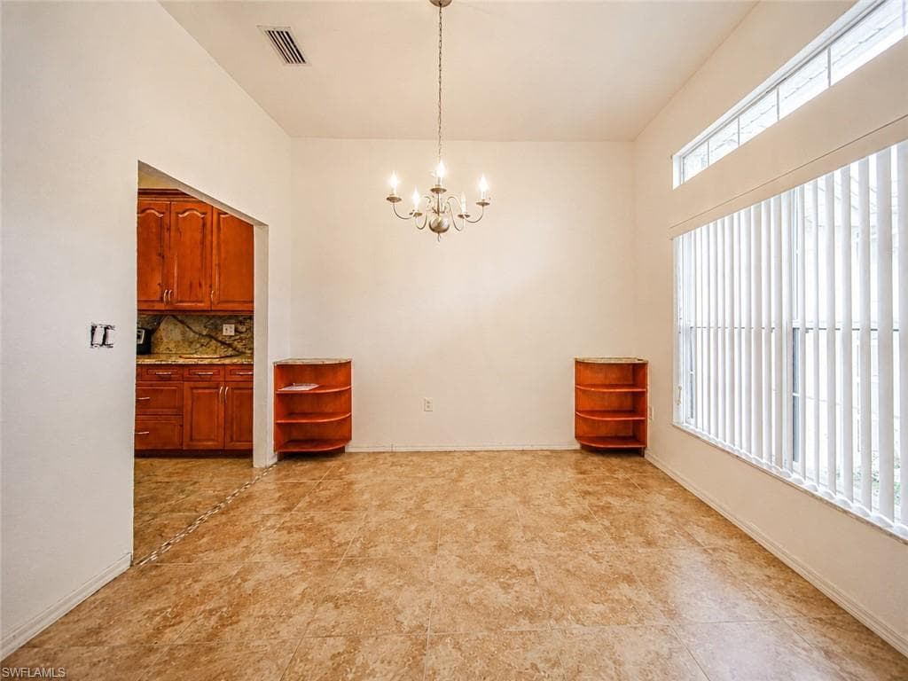 20 Hampton AVE-7