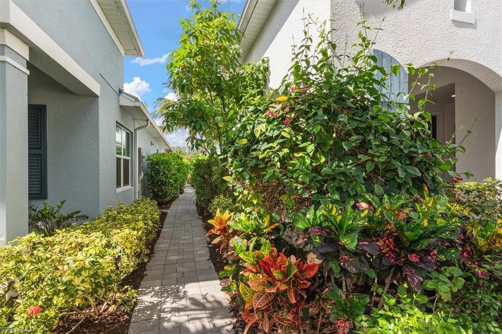 2302 Marquesa CIR-23