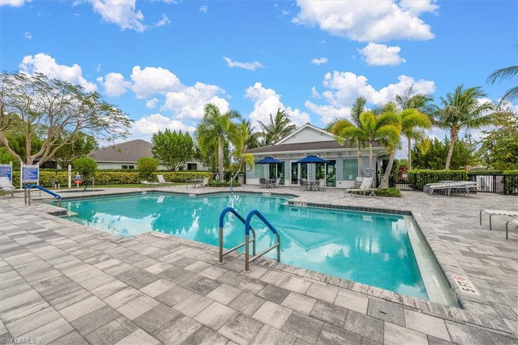 2302 Marquesa CIR-40