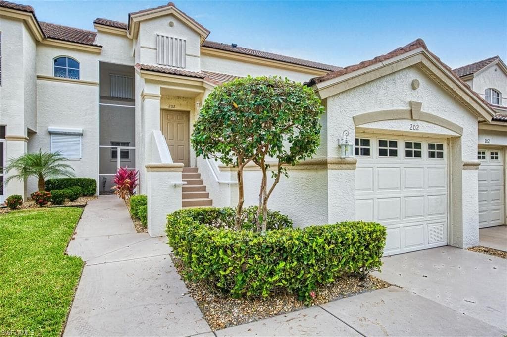 9270 Bayberry BEND 202-0