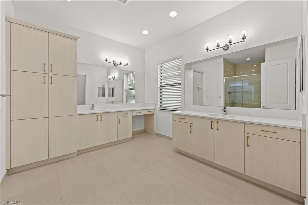 14313 Hogarth PL-15