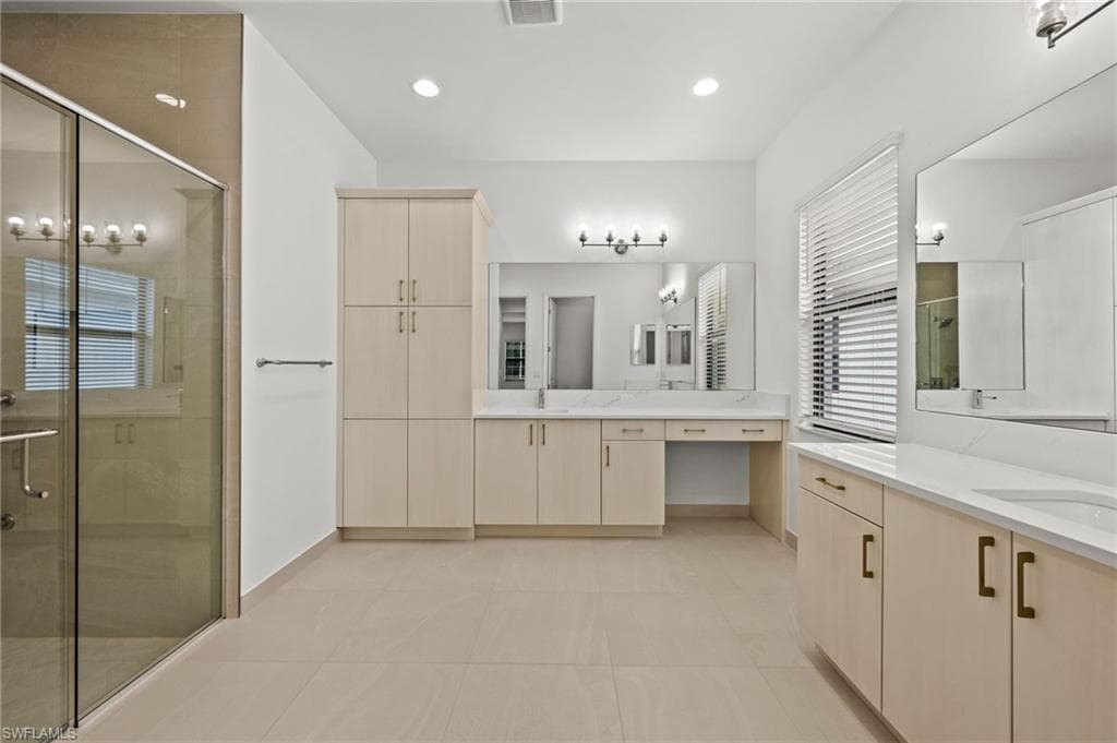 14313 Hogarth PL-14