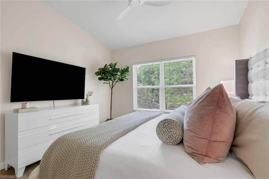 1215 Sarah Jean CIR J205-21