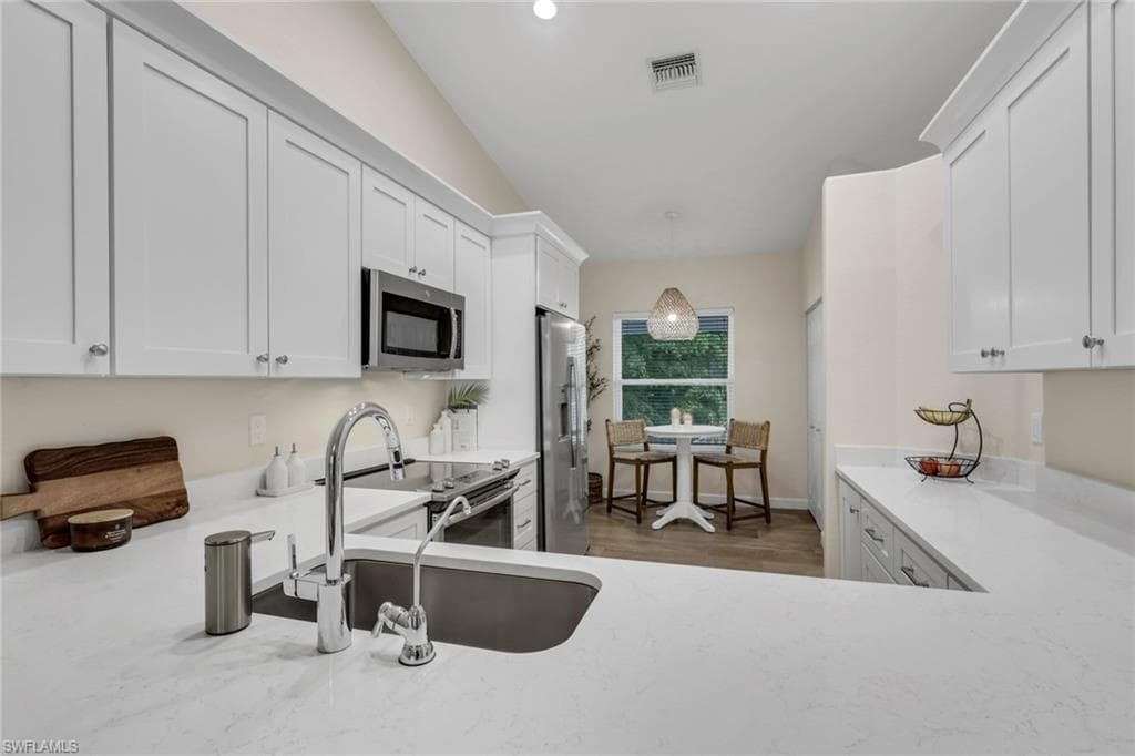 1215 Sarah Jean CIR J205-6