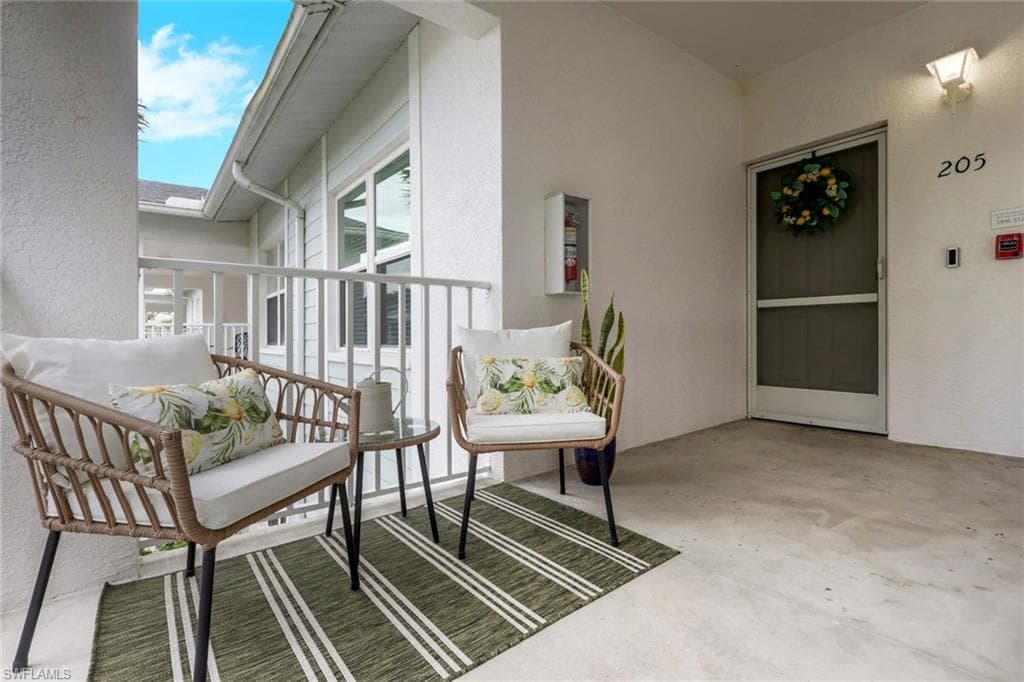 1215 Sarah Jean CIR J205-27