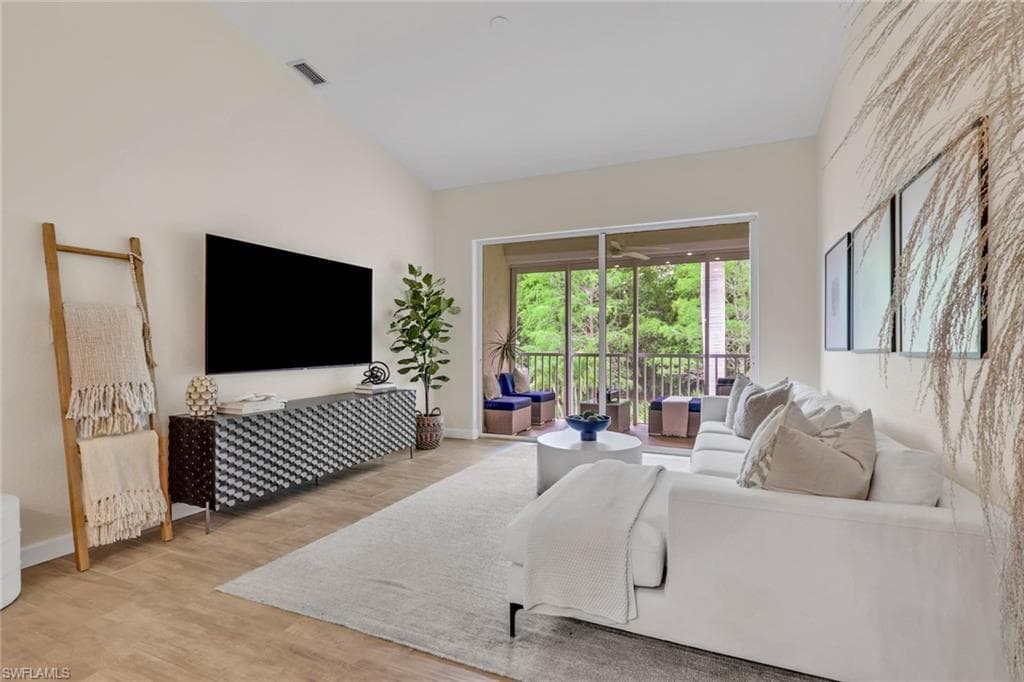 1215 Sarah Jean CIR J205-13