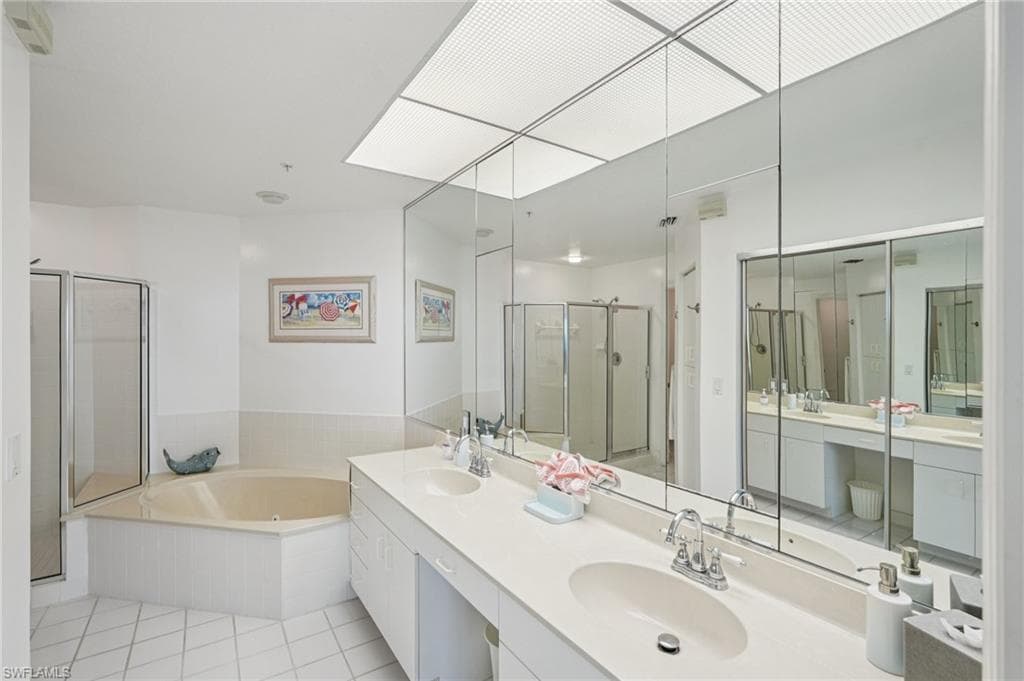 260 Barefoot Beach BLVD 302-15