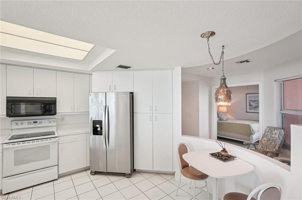 260 Barefoot Beach BLVD 302-8