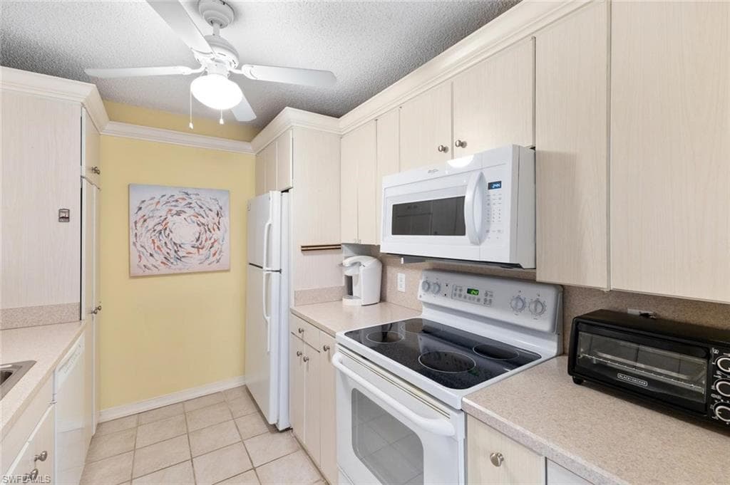 555 Park Shore DR B302-2