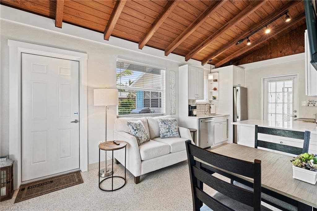 2134 Palm ST-5