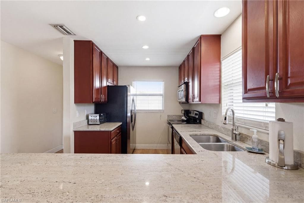 4718 SE 5th AVE 9-4