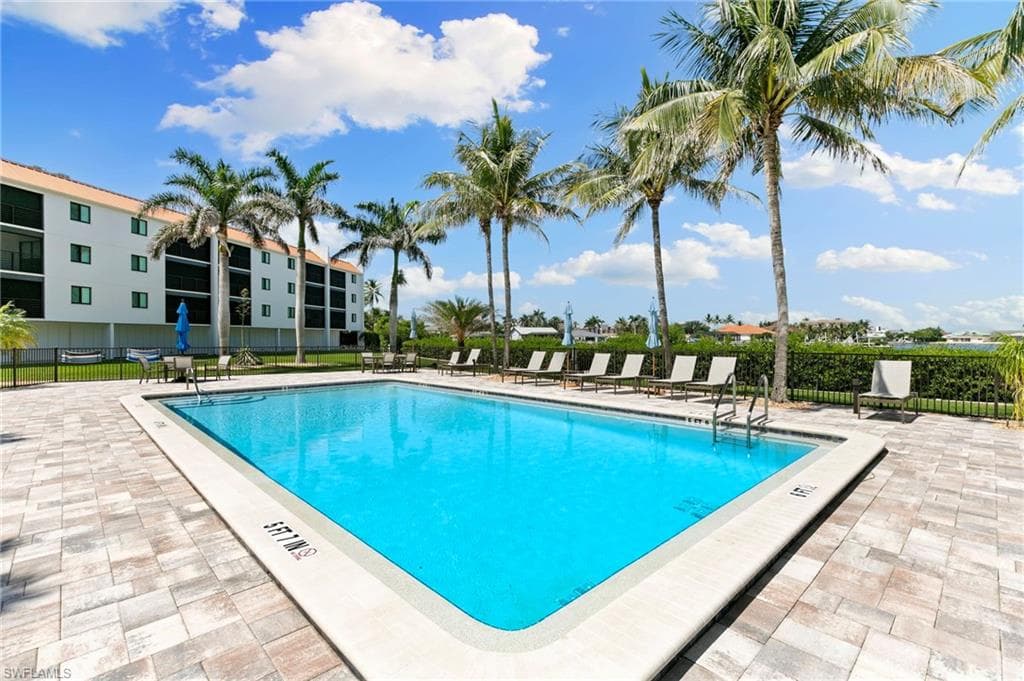 226 3rd ST 303-23